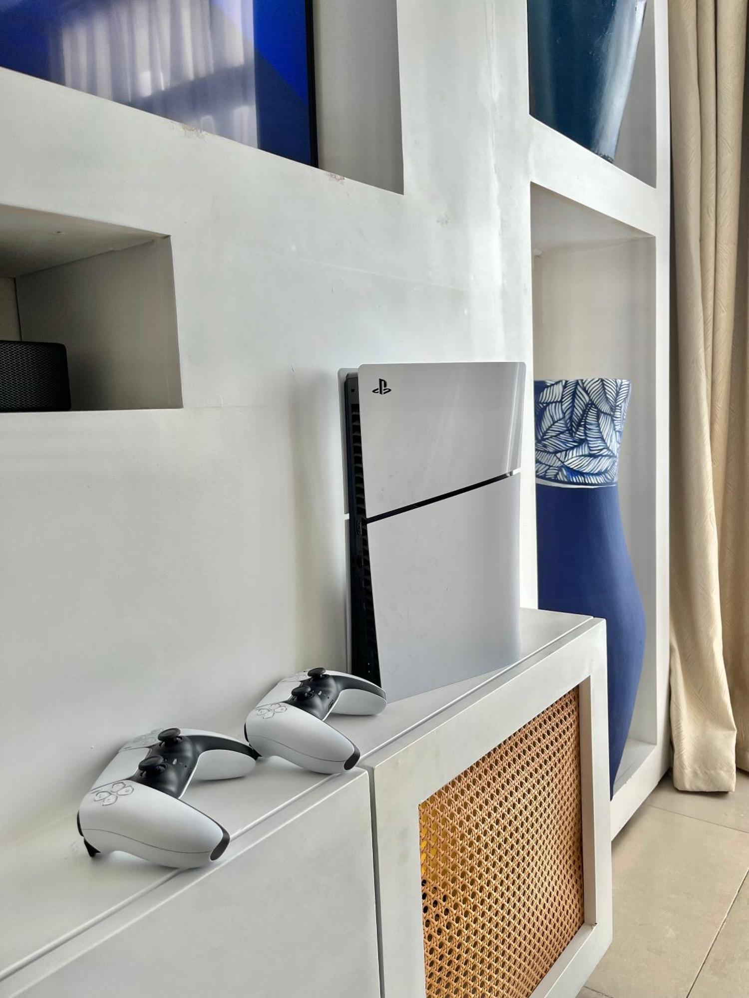 Coastalhome 75Inch Tv 5Min Drive To The City & Beach Dar-es-Salaam Eksteriør bilde