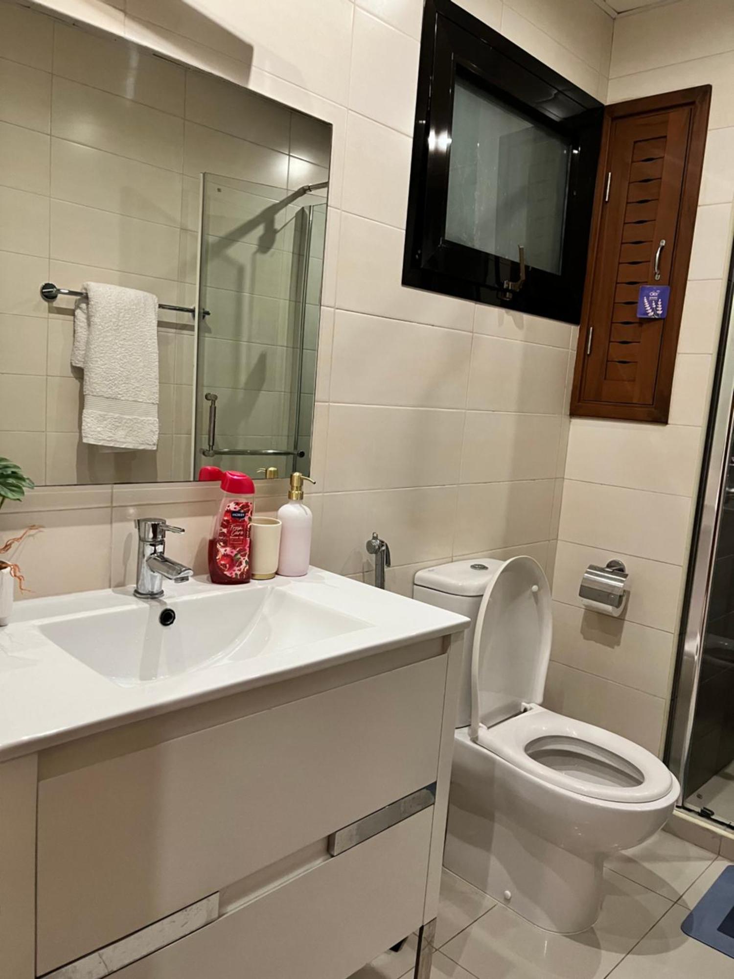 Coastalhome 75Inch Tv 5Min Drive To The City & Beach Dar-es-Salaam Eksteriør bilde
