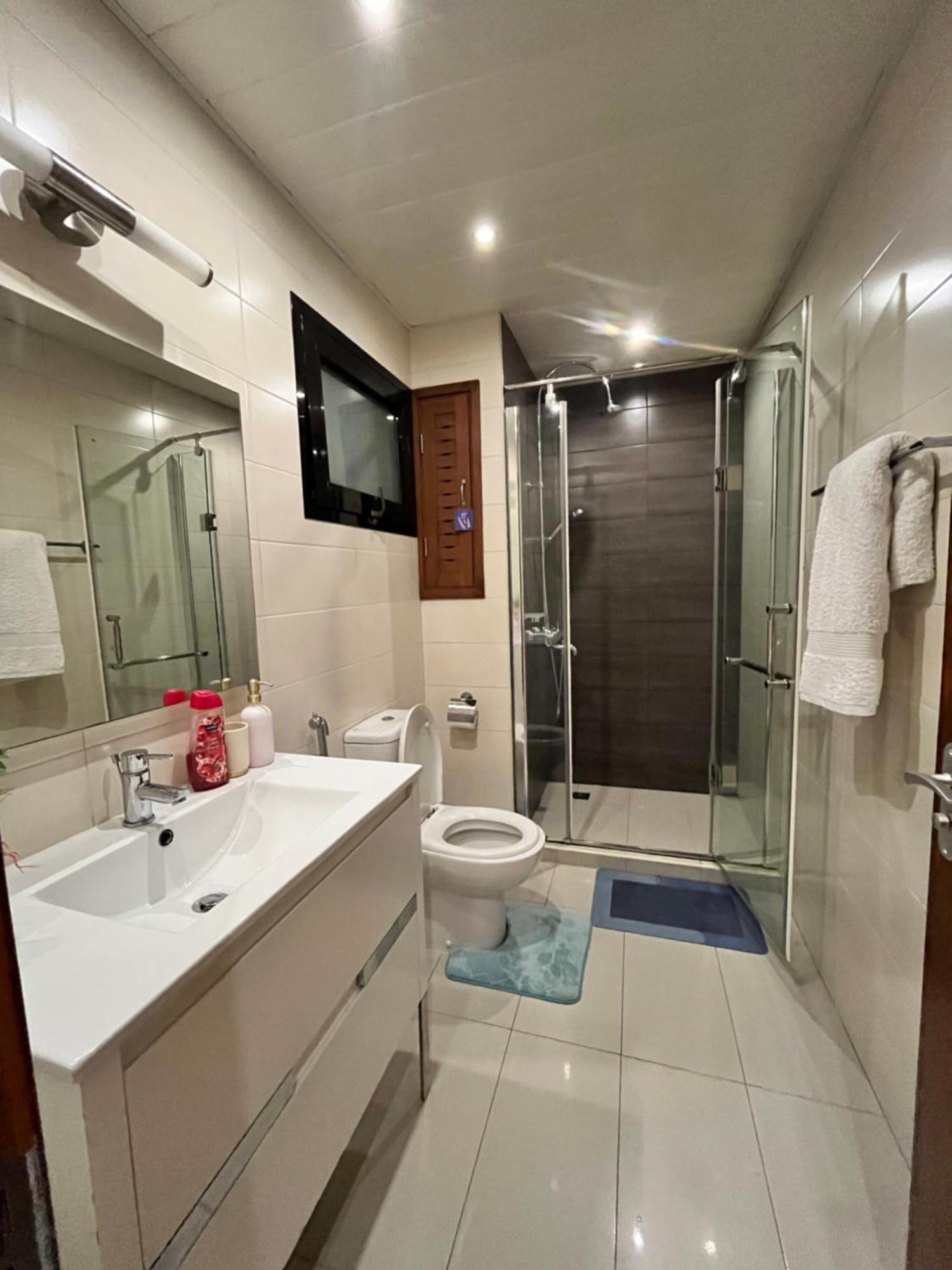 Coastalhome 75Inch Tv 5Min Drive To The City & Beach Dar-es-Salaam Eksteriør bilde