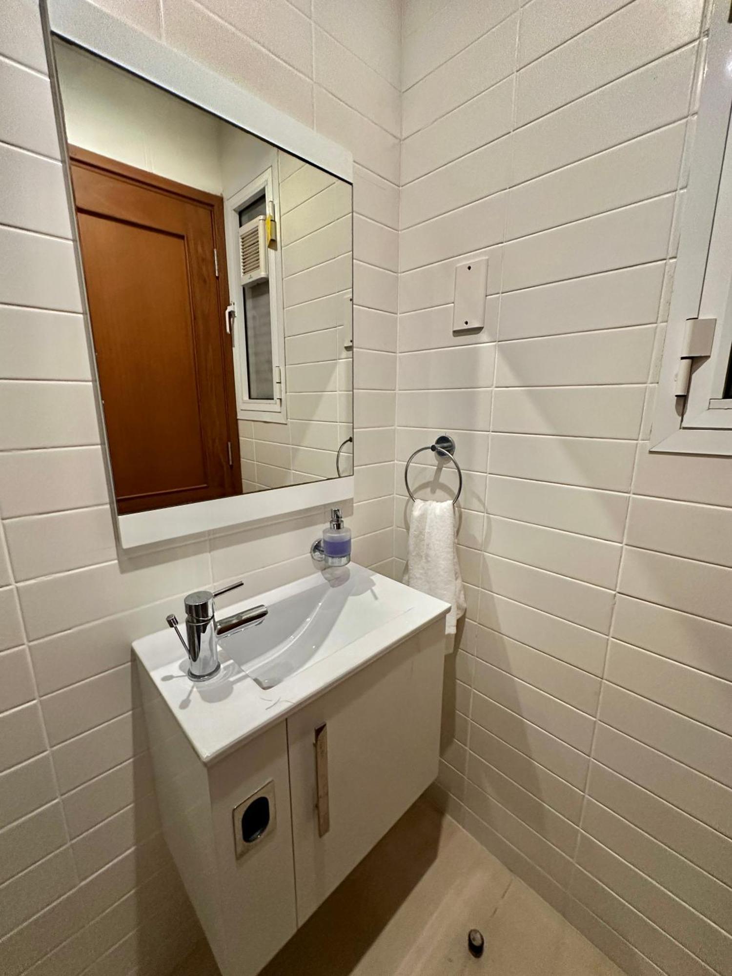 Coastalhome 75Inch Tv 5Min Drive To The City & Beach Dar-es-Salaam Eksteriør bilde
