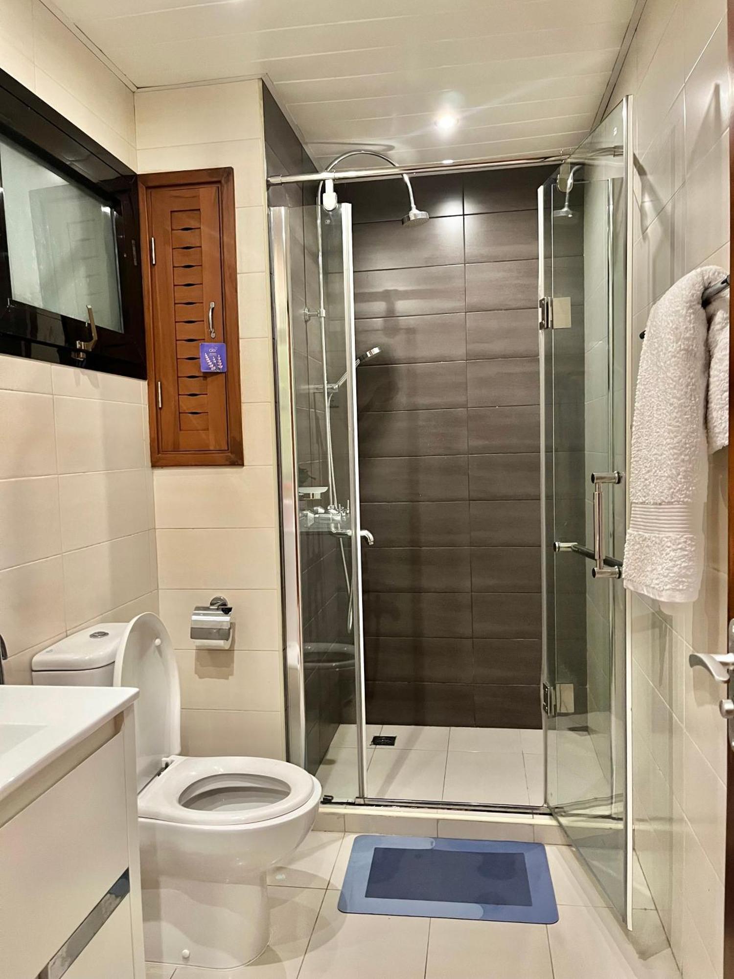 Coastalhome 75Inch Tv 5Min Drive To The City & Beach Dar-es-Salaam Eksteriør bilde
