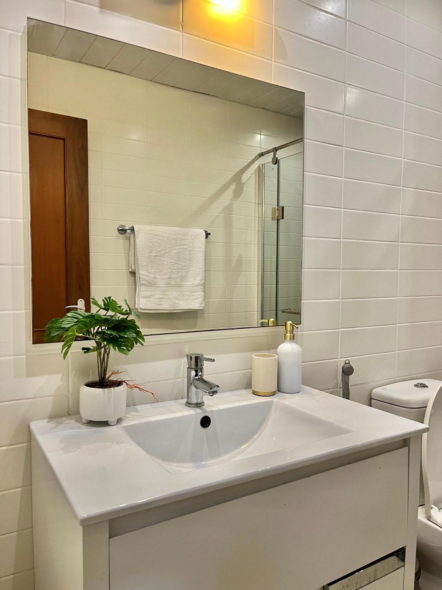 Coastalhome 75Inch Tv 5Min Drive To The City & Beach Dar-es-Salaam Eksteriør bilde